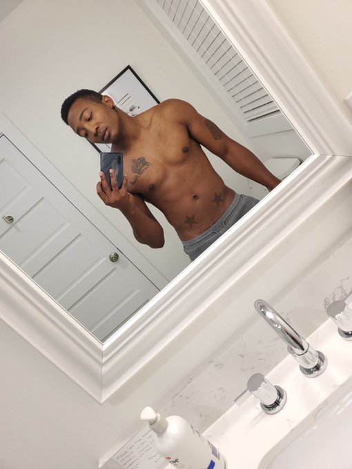 I still got it. need more muscle definition tho https://t.co/5Lo3EAPXLx