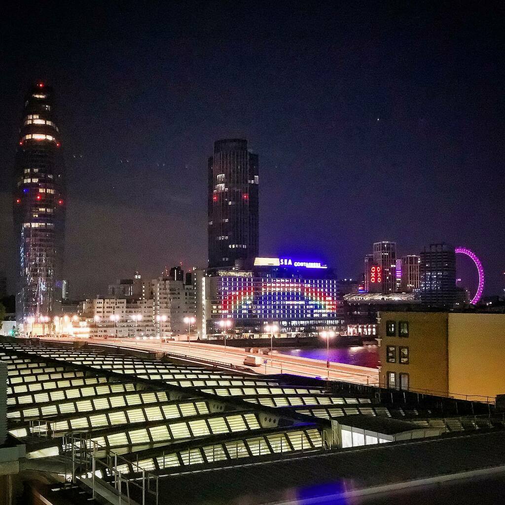fieldym's tweet photo. Blackfriars Station Rooftop

#Blackfriars #LondonBlackfriars #Rooftop #LondonEye #Skyline #SeaContainersHouse #Riverside #BlackfriarsTower #OXOTower #KingsReachTower #RiverThames #RoofTerrace #NightimeLondon #LondonAfterDark #UpOnTheRoof #BlackfriarsStat… https://t.co/p6SeCXXfOe https://t.co/SuRvBGE4za