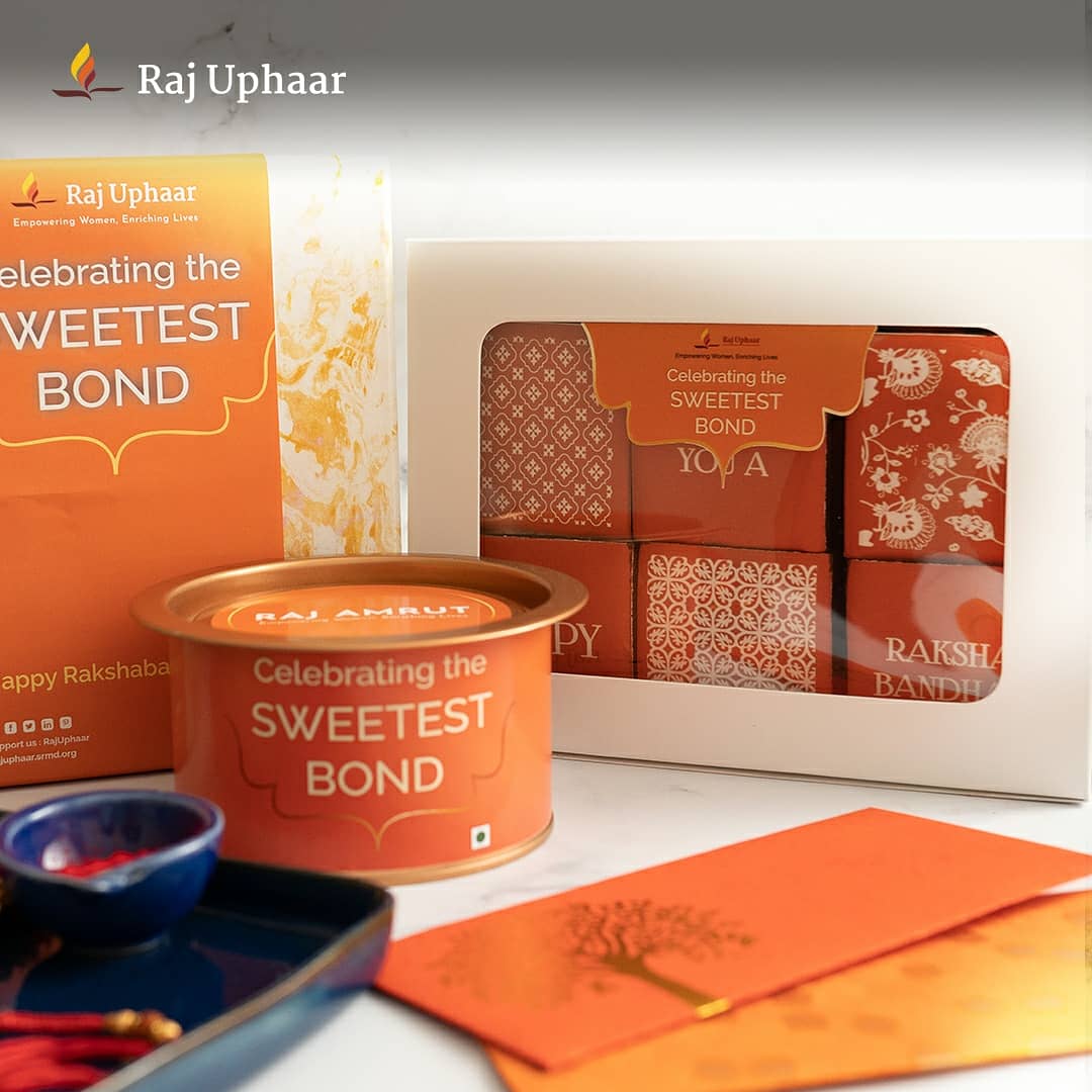 RajUphaar's tweet photo. Whether you’re living in two different corners of the world, or two different corners of the same room - this Rakshabandhan celebrate this special bond with Raj Uphaar's Rakshabandhan gift hampers! 

Shop now: https://t.co/TqVqncZinD

#RajUphaar #Rakshabandhan #SweetestBond https://t.co/Il69y5KWDC