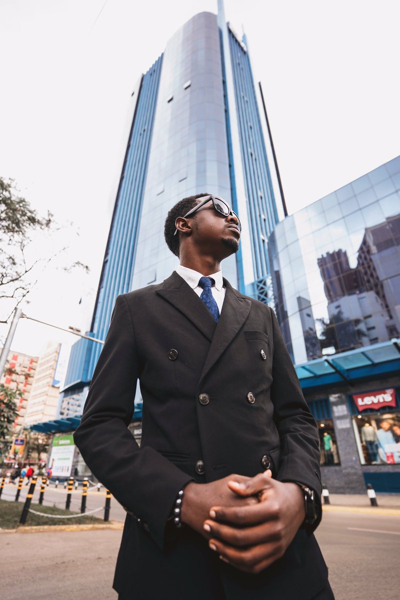 Mikemwaofficial's tweet photo. KANAIRO π
Easy, Steady, Focused , calm and composed to face whatever this week throw my way π
Wishing everyone a lovely weekβ¨
πΈ @CalebOkumu__
#kanairo #cityvibes #nairobicity #nairobicbd #streetphotography #kenyanstyle #kenyanstylist #kenyanstyleblogger #dapper https://t.co/VNSxUPWLzL