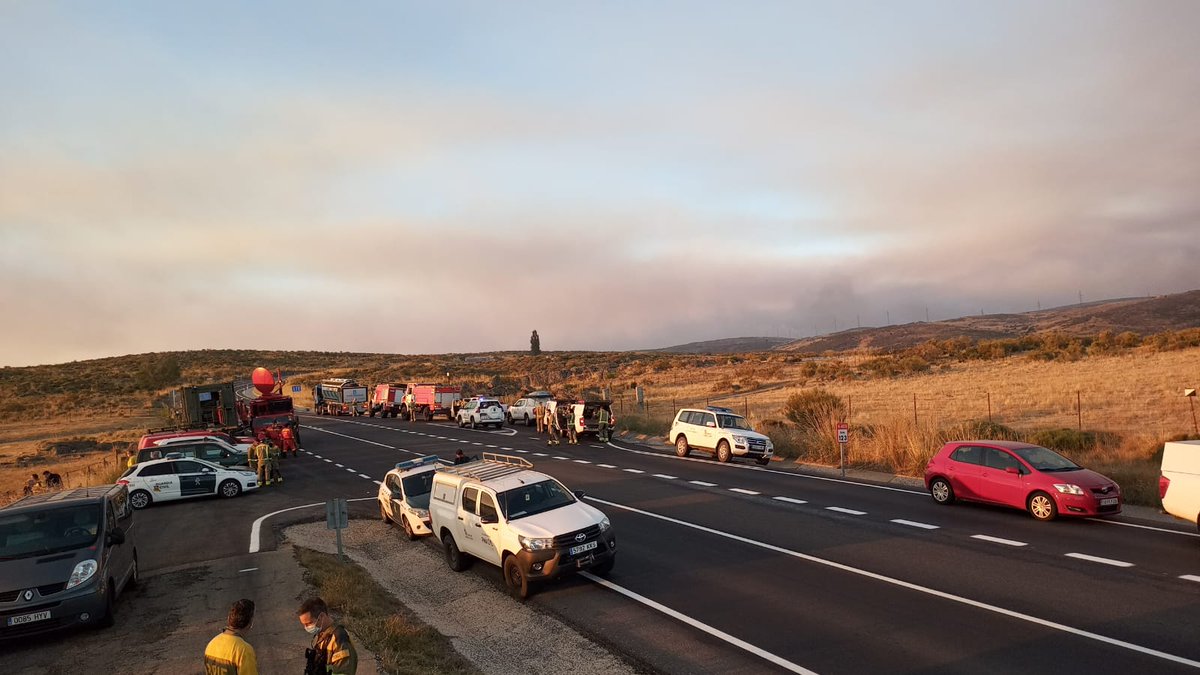 incendios085's tweet image. O operativo antiincendios da @Xunta chega a Ávila. Catro brigadas, dous axentes, un técnico, dúas motobombas e unha cisterna contribuirán á extinción do #IFNavalacruz