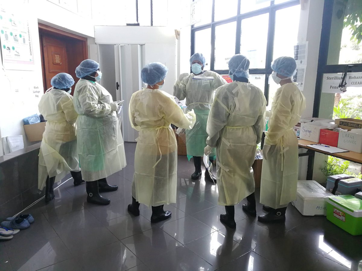 mjunayd's tweet photo. Sharing some clicks from volunteering with @maldivianrc during the earliest days of the #COVID19 pandemic.

Happy #MRCDay! https://t.co/ZDWjNaidlt