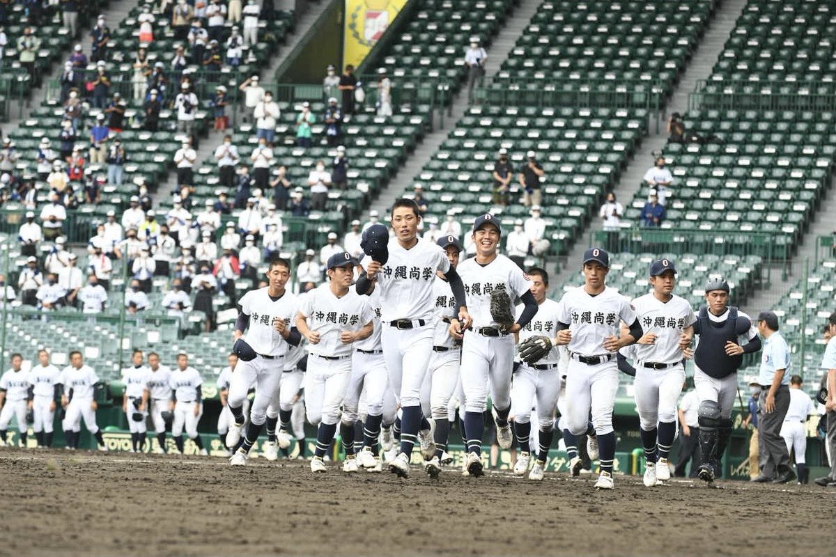 ryukyushimpo's tweet photo. ⚾おめでとう！沖尚ナイン⚾

沖縄尚学が阿南光に8-0で快勝し、1回戦突破👏
県勢で春夏通算100勝となりました。
エースの當山選手は、2安打完封の完璧な内容でした。
次戦もチバリヨー！

詳しい試合内容はこちらでチェック👇
https://t.co/8lmY8EHtmN

#チバリヨー沖尚　#沖縄尚学　#甲子園2021 https://t.co/06tbNZdqzk