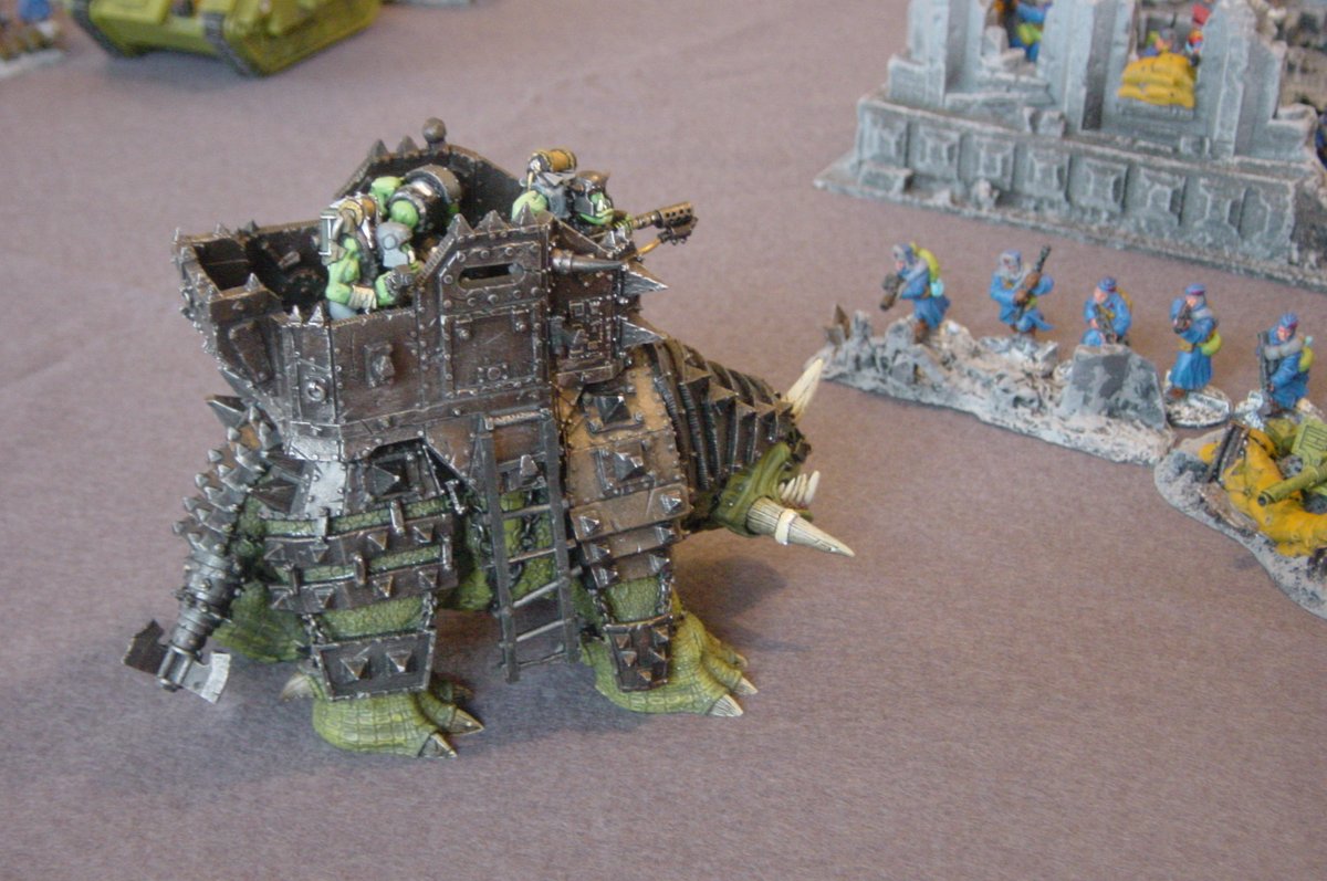 ifelix's tweet photo. Ork Squiggoth advances on the Imperial Guard #wh40k #ork #squiggoth https://t.co/lLIfZvTiMt