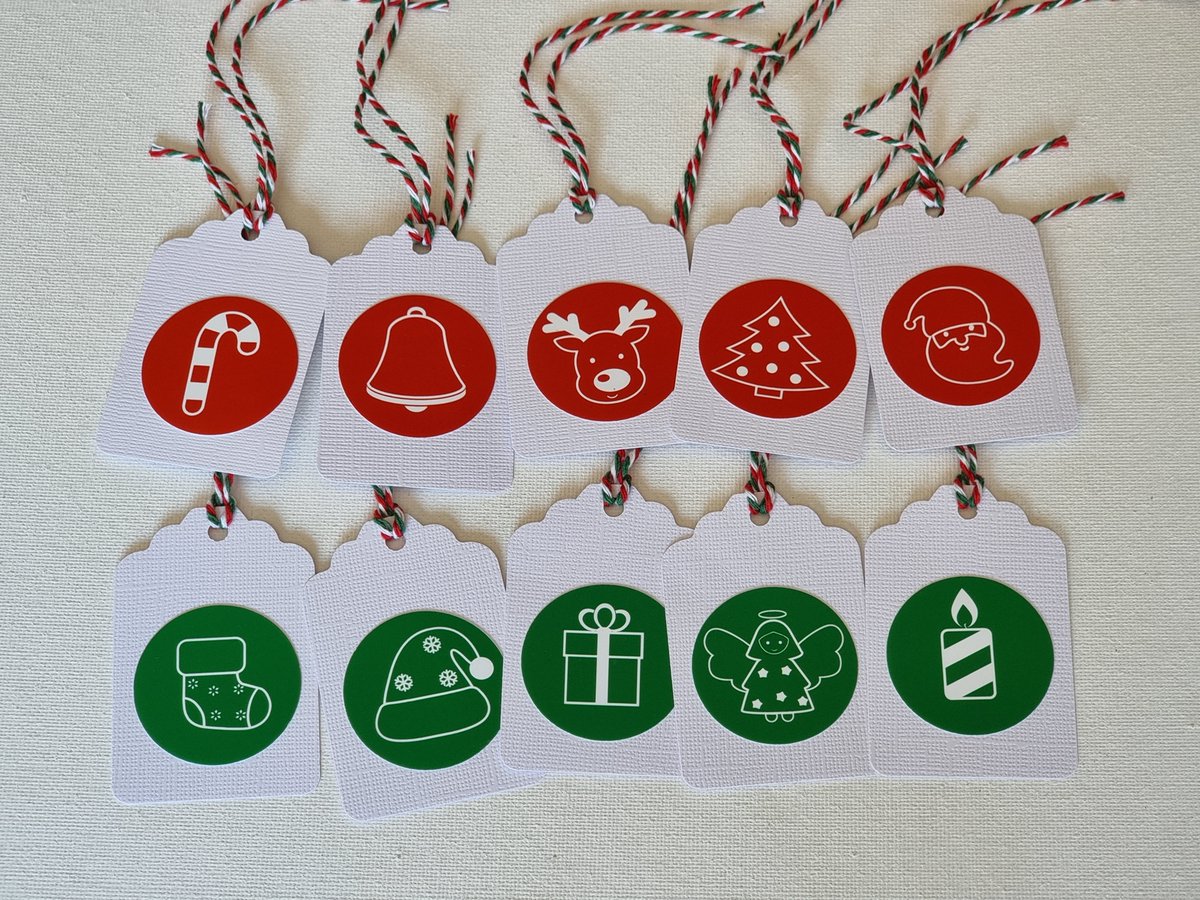 WithLoveLisaK's tweet image. NEW ITEMS! Some new christmas gift tags added 🐧⛄️🎅🎄⭐️ Have a wonderful week! #handmade #handmadetags #christmas #christmastags