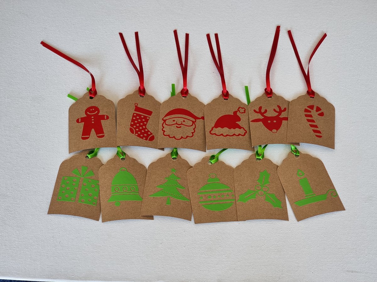 WithLoveLisaK's tweet image. NEW ITEMS! Some new christmas gift tags added 🐧⛄️🎅🎄⭐️ Have a wonderful week! #handmade #handmadetags #christmas #christmastags
