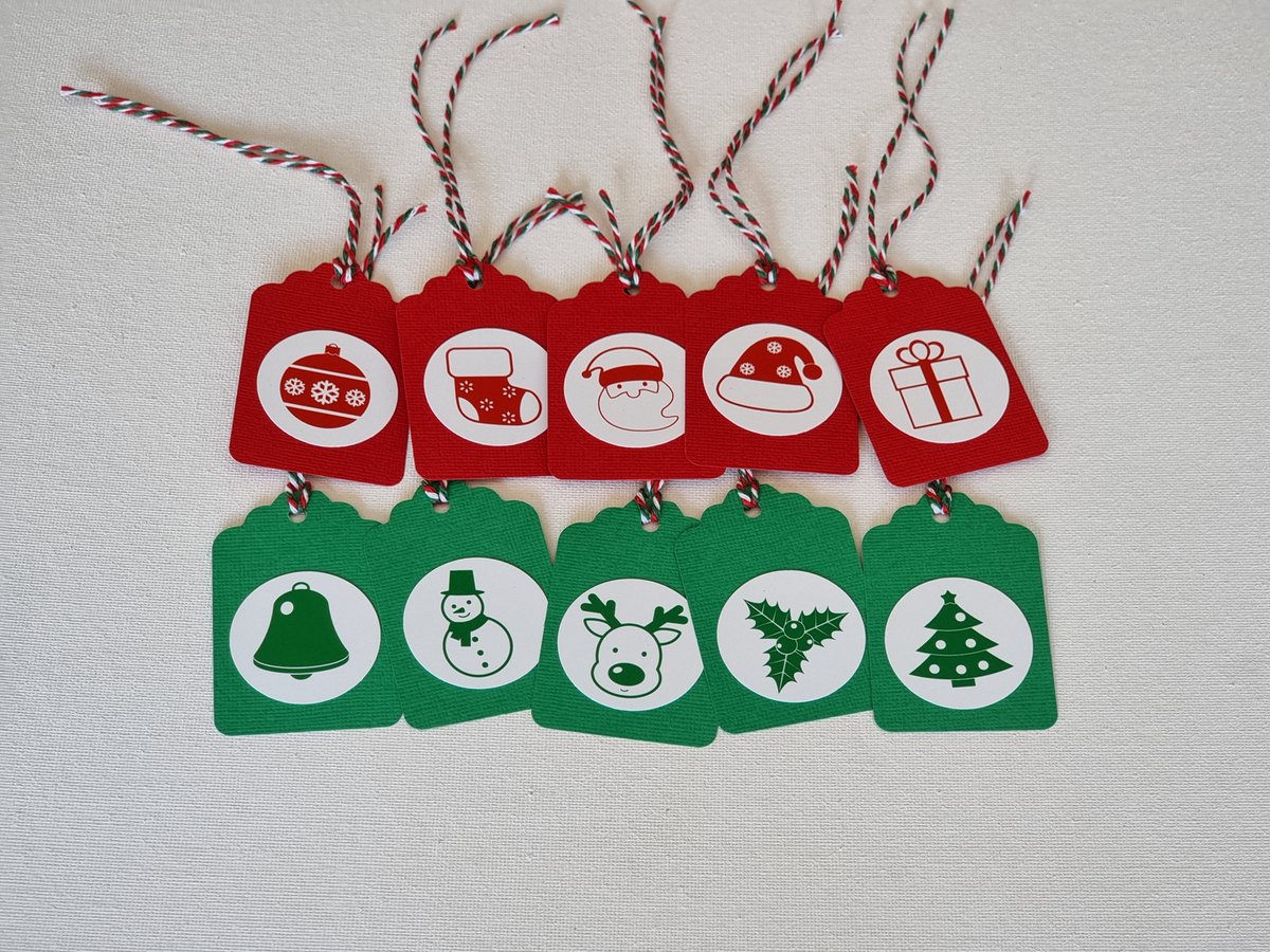WithLoveLisaK's tweet image. NEW ITEMS! Some new christmas gift tags added 🐧⛄️🎅🎄⭐️ Have a wonderful week! #handmade #handmadetags #christmas #christmastags