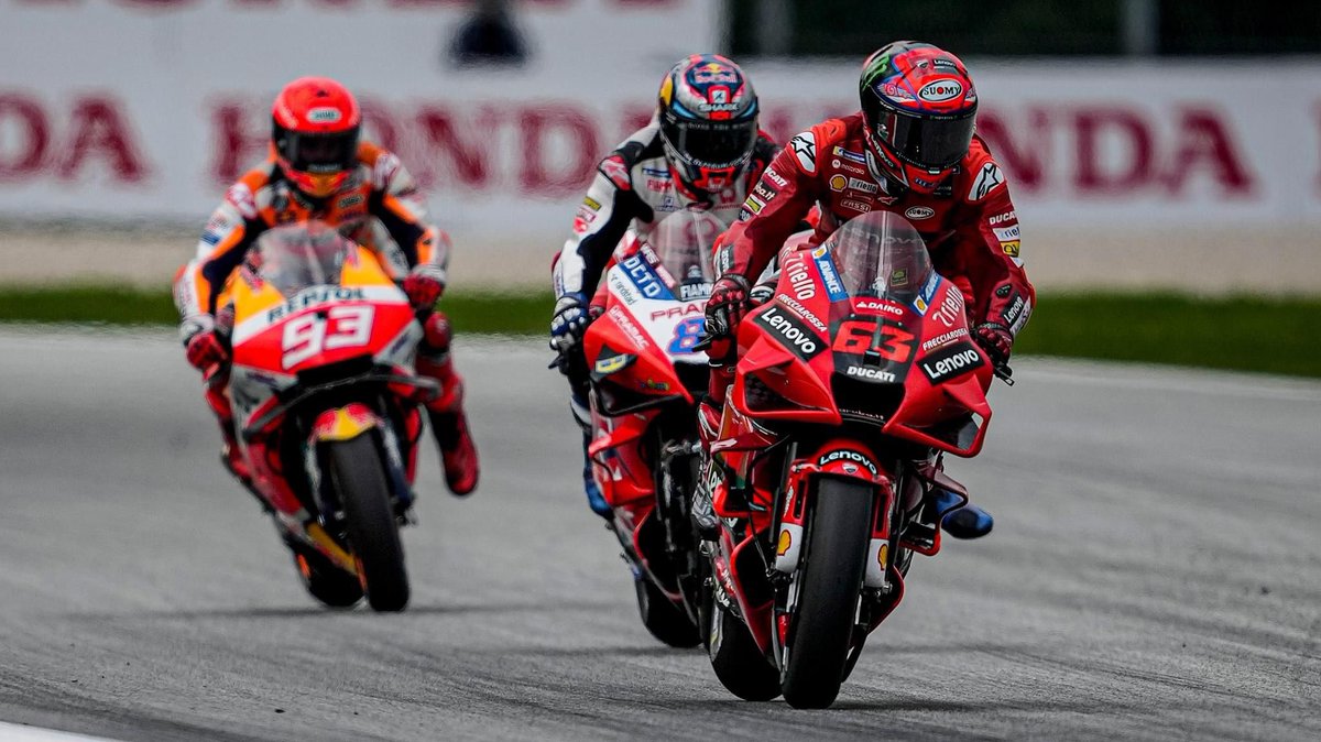 3 years later, nice battle with these champions! <a href="/marcmarquez93/">Marc Márquez</a> <a href="/PeccoBagnaia/">Pecco Bagnaia</a>