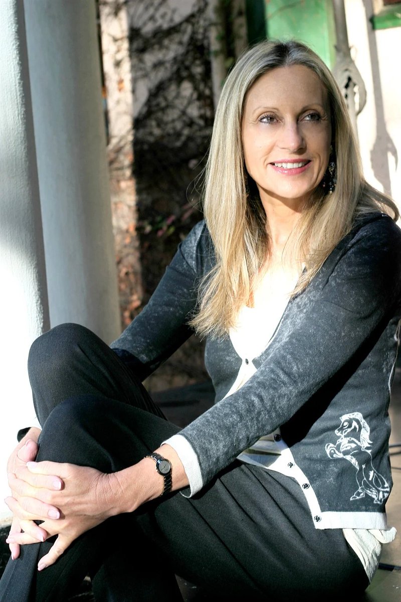 So attacking a strong, independent, intelligent, successful woman is now being celebrated? Wow, that 'more power to woman' thing didn't last long.
I also notice that it's mostly the same crowd that 'fought' for woman doing the attacking?