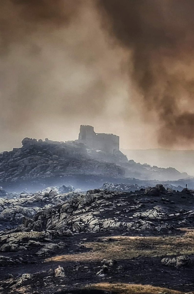 🏰 Nos mandan esta foto de cómo ga quedado el castillo de Aunqueospese en Mironcillo #Ávila #IFNavalacruz (autor desconocido)