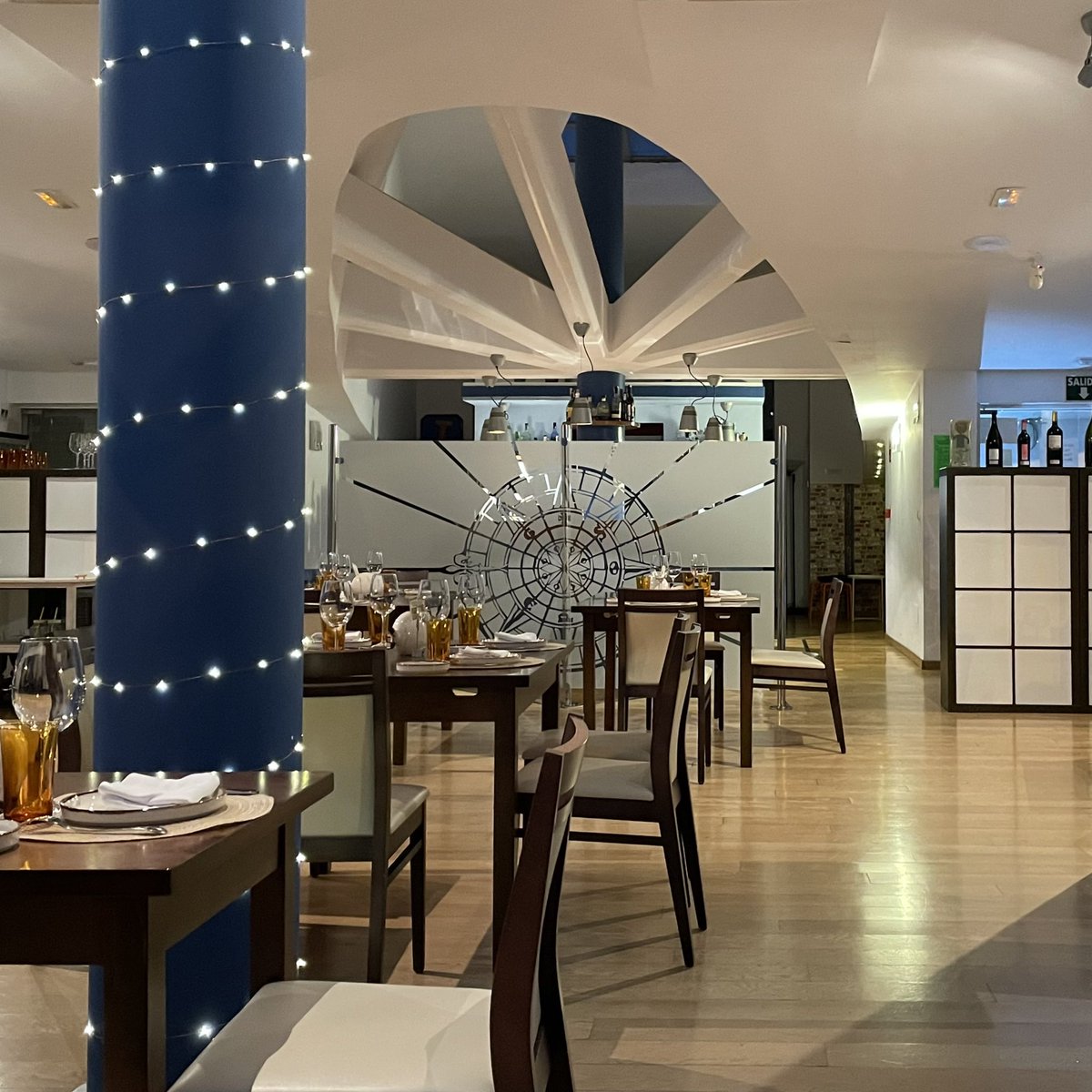 orlandosuarez's tweet photo. En Santoña hay que comer #anchoas por necesidad. Y ningún lugar mejor que el @restpilar, ubicado en el Edificio Mirador de las #Marismas en el puerto pesquero de #Santoña… 😊 https://t.co/kYjlEQxNnA