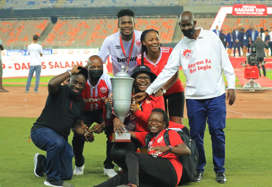 .They came thru, they had us at heart thank you for the love and support, this was worth it.
Unto the Next. #CECAFAKagameCup2021
#Champions @ExpressFCUganda @ED_SAGE @lilian_rebecca @Helkoybut @dexterdj__Ug my captain @EnochLucio
