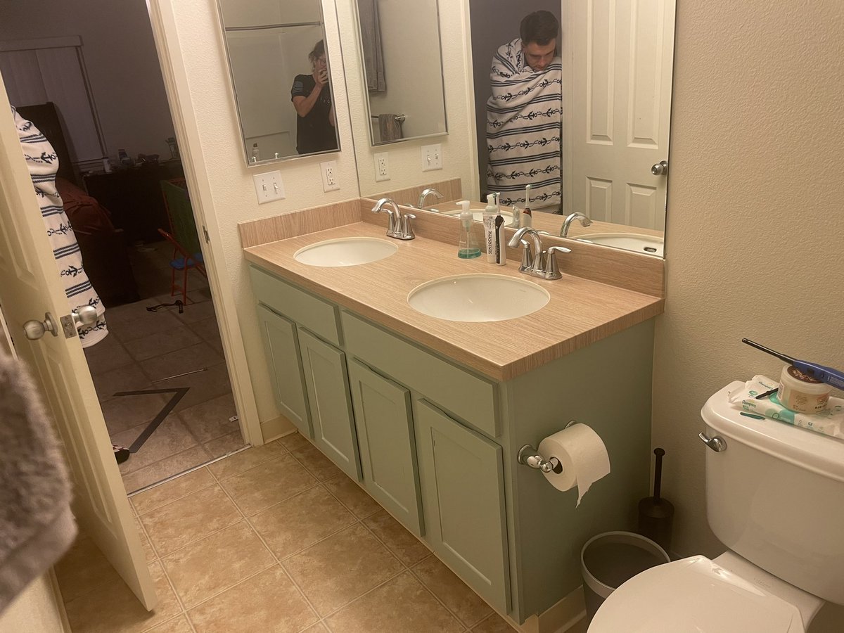 TylerWsmalldick's tweet photo. It isn’t perfect but that is because everything you see is removable!! If you rent and want to make a place your own contact paper is a great way to decorate cabinets!!! #interiordesign #decor #rental #interiordecor #contactpaper https://t.co/mCv7torNHu