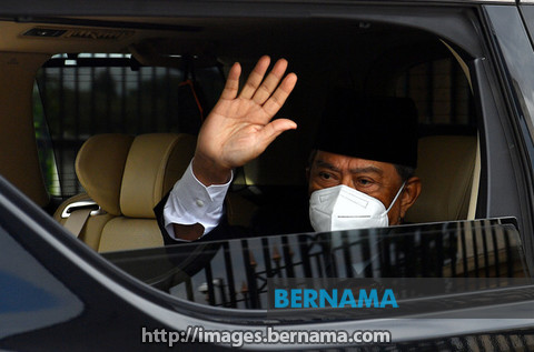 Tan Sri Muhyiddin Yassin hari ini meletak jawatan selepas 17 bulan memegang jawatan sebagai Perdana Menteri kelapan.

Turut meletak jawatan adalah 29 Menteri Kabinet kerajaan Perikatan Nasional (PN) pimpinan Muhyiddin.