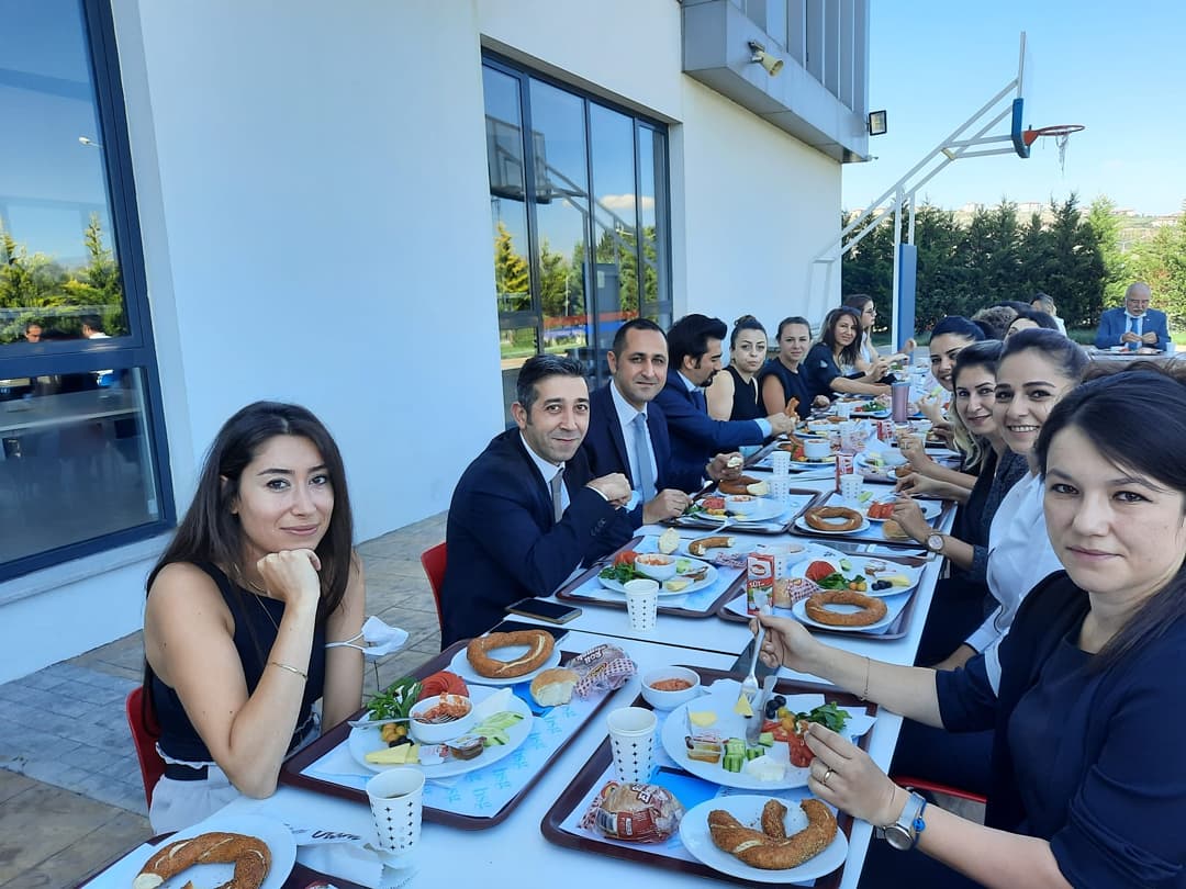 İlk günün heyecanıyla yeni eğitim öğretim yılında tüm ekibimizle kahvaltıda buluştuk.Yeni dönemimiz hepimize hayırlı olsun. #bahcesehirkoleji