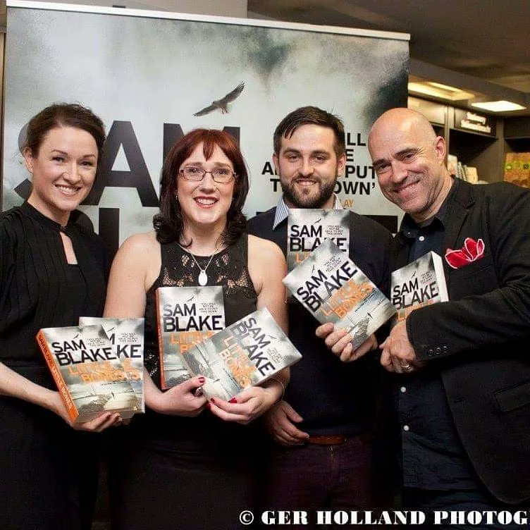 samblakebooks's tweet image. For anyone who missed it, I'm doing 7 days of cover love (lots more pics at IG and FB), which for those of you good at maths means there are TWO exciting reveals coming up! Yesterday was #littlebones today is #indeepwater