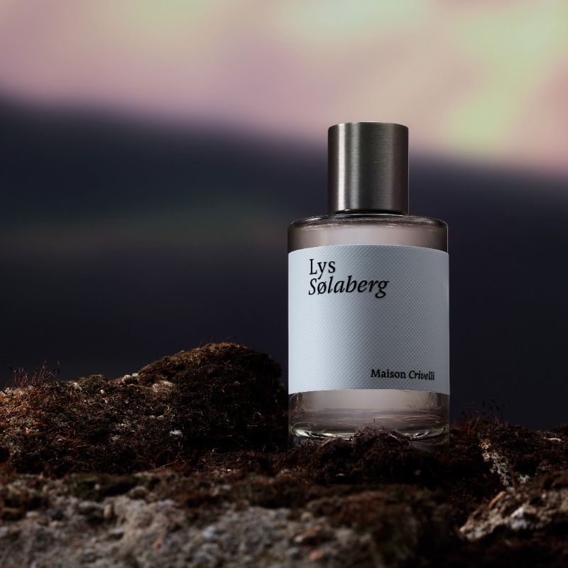 Skins_SA's tweet photo. Let yourself be transported by the energizing and liberating facets of Lys Sølaberg, the new Eau de parfum by #MaisonCrivelli

For this creation, Thibaud Crivelli was inspired by the wild lilies he came across on a nocturnal fjord hike.