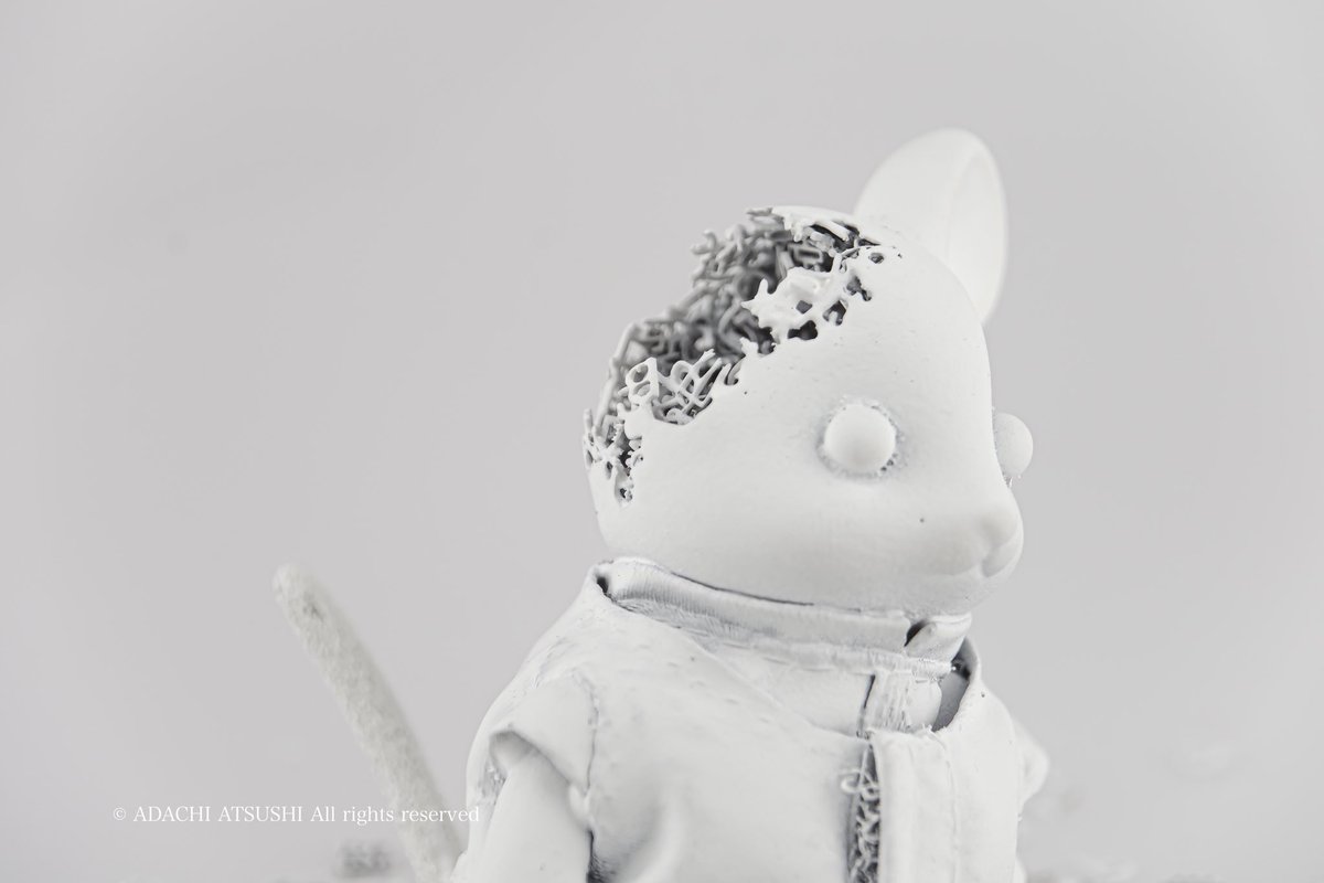 azirusi's tweet photo. ●作品紹介2●
タイトル:Forgetting._ Mouse
サイズ:60×70×65 mm
素材:水性樹脂、紙、プラスチック、水性塗料
制作年:2021
価格:¥49,500(税込)
#ArtLabTOKYO #FamiliaeSylvanian https://t.co/OdvounjOl8