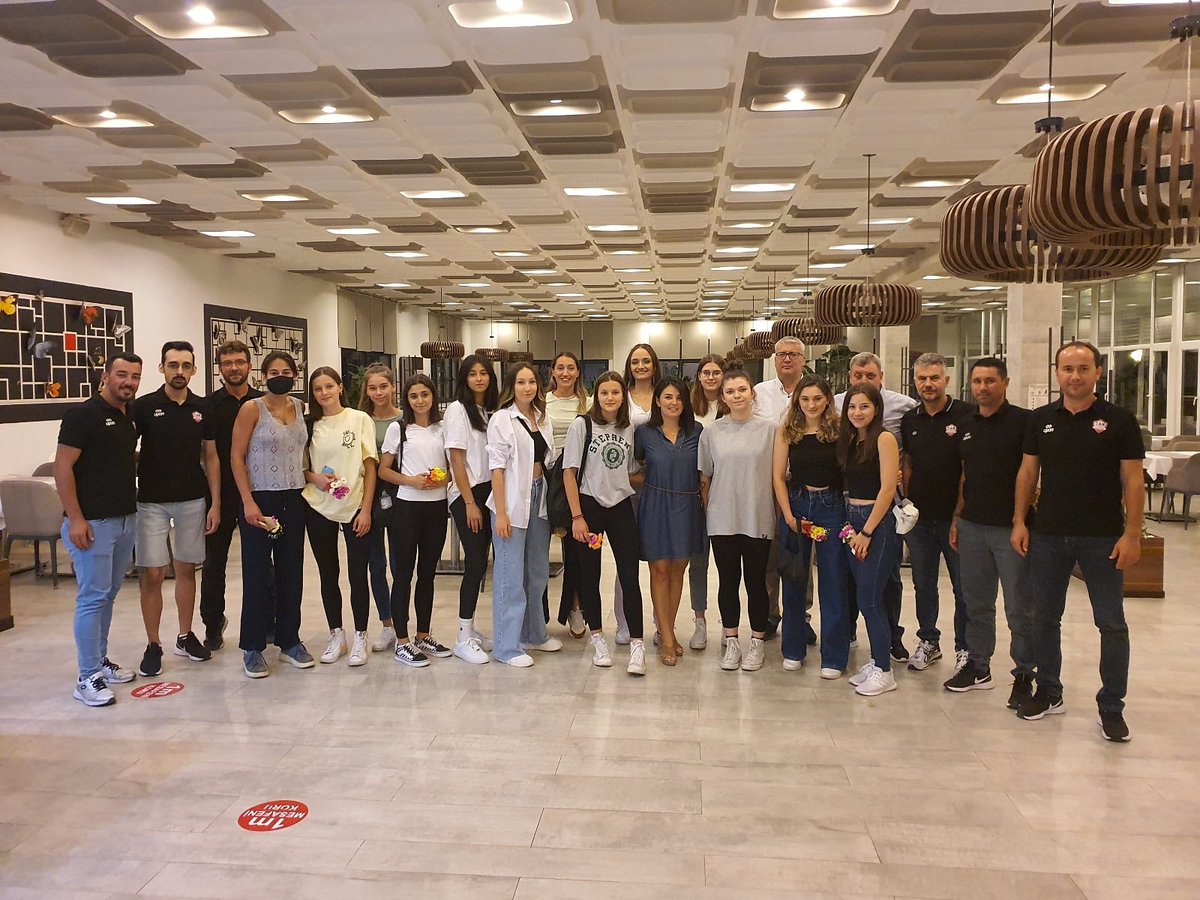 Türkiye Voleybol  Federasyonu Kadınlar Voleybol 2. Ligi’nde mücadele edecek Çan Gençlik Kale Spor A takımımız, yeni sezon hazırlıkları öncesi Kulüp Başkanımız Meliha Toprak, kulüp yöneticileri, kulüp antrenörleri ve takım oyuncularıyla tanışma toplantısında bir araya  geldi.