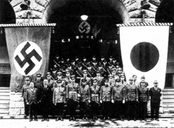 kyoujin2016's tweet photo. #8月16日、#トーマス・エドワード・ロレンス 誕生(1888、#アラビアのロレンス)、#巡洋戦艦金剛 竣工(1913)、#ヒトラーユーゲント 来日(1938)、ジェット爆撃機ユンカース #Ju287 初飛行(1944)、#大西瀧治郎 自決(1945、軍人)
写真は来日したヒトラーユーゲント。つづく https://t.co/93ICg4BU8N