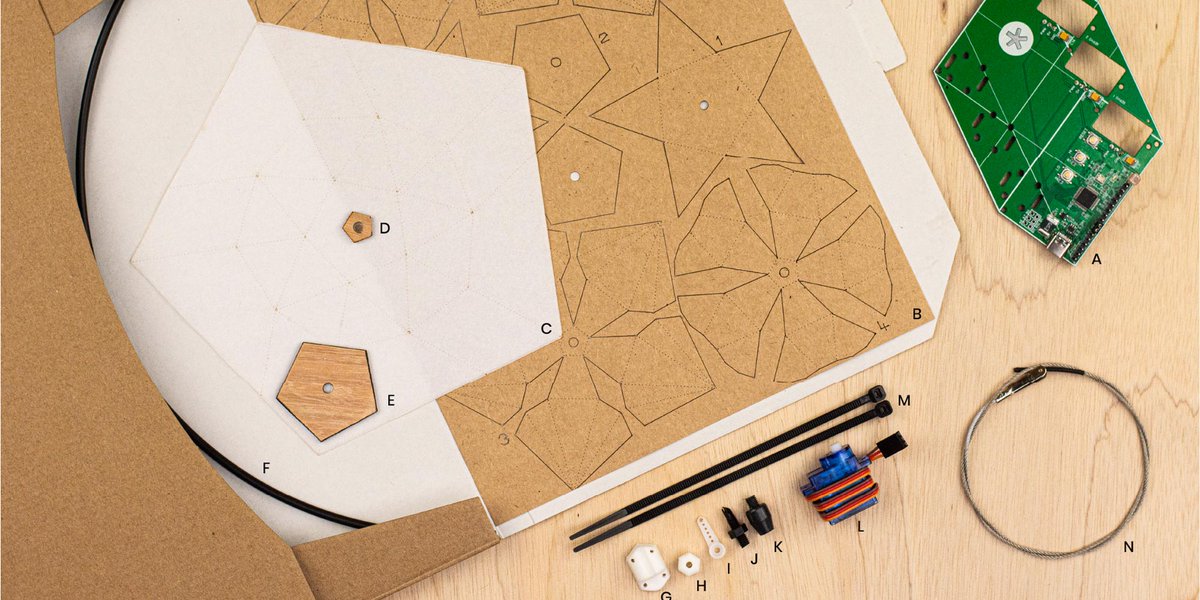 ArsElectronica's tweet image. With Oribokit™, a #DIY kit for #origamirobots, Matthew Gardiner aims to collectively cross the boundaries between #art and #science towards the #future. ars.electronica.art/aeblog/en/2021…