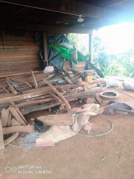 The junta’s army on Sunday stormed homes in the town of #Kanpetlet in #Mindat District, #Chin State, on the pretext of area clearances after firing guns in the town, and they unfairly took away money and valuables.
Photo: CJ
#Mizzima
#Myanmar
#robbery