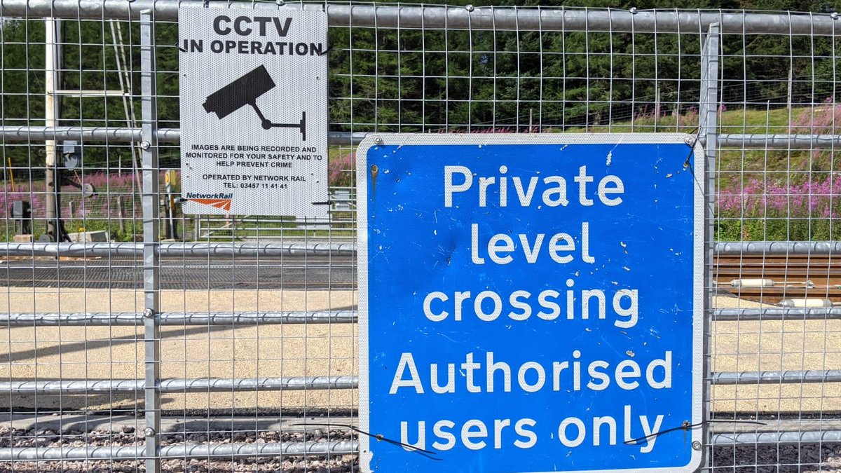 So far >5,000 people have signed our joint petition urging <a href="/NetworkRailSCOT/">Network Rail Scotland</a> to unlock Dalwhinnie level crossing! 🥾🚴🏿‍♀️🐎🛶🔒🛤️

🖊️ramblers.org.uk/dalwhinnie

Every signature helps make a stronger case for reopening this historic route, which NR shut without consultation. Thank you.🙏🏽