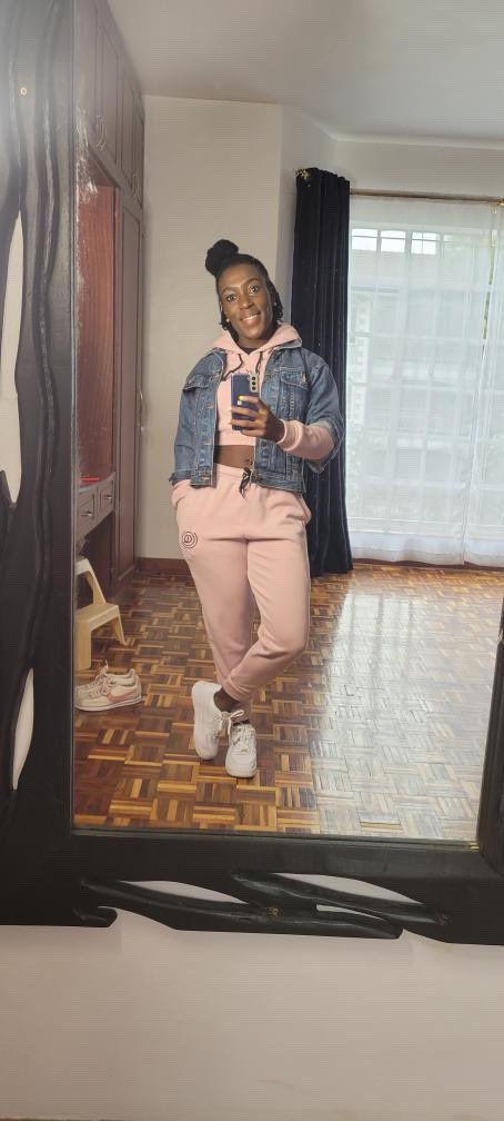 theOutLookbrand's tweet photo. Beating the cold with style. Staying fashionable every season.

Available in different color combos.

Price: Ksh 3500
 
#OLsweats #theOutLookbrand™️ #RevibeOutLook #biggernbetter #lookgoodfeelgood https://t.co/DCUUBDkgne