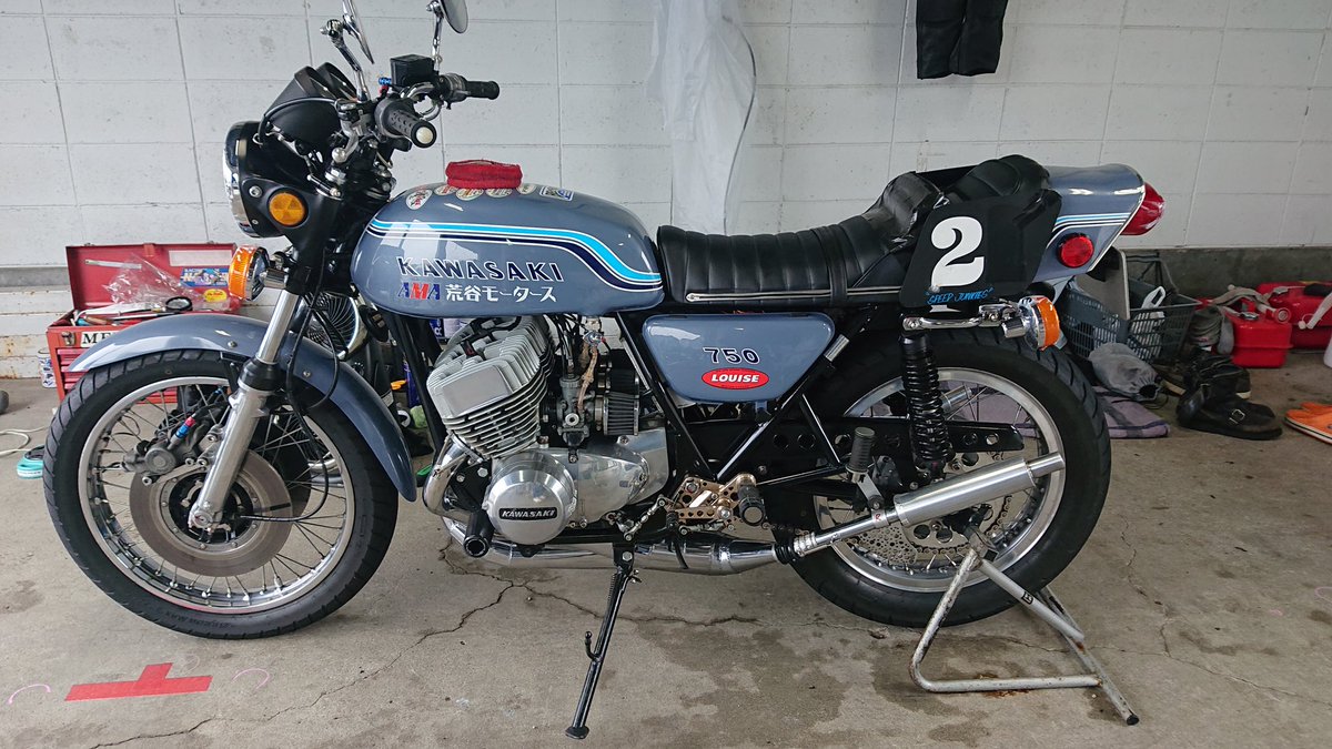 fylqMk51SilMr8D's tweet photo. スズキ❗カワサキ~ 😁
#SS750
#RGV250Γ
#RGV125 https://t.co/RNDvkNyTWn