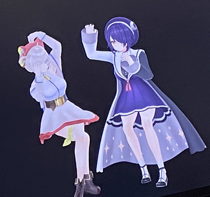 (2人とも椅子に座ってます) 