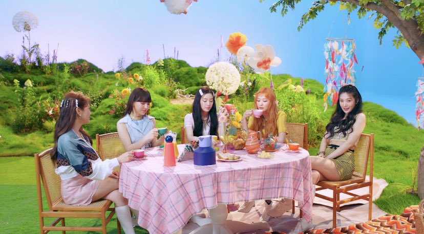 kimjenknee's tweet photo. THIS IS RED VELVET https://t.co/iQDoDuEZfQ