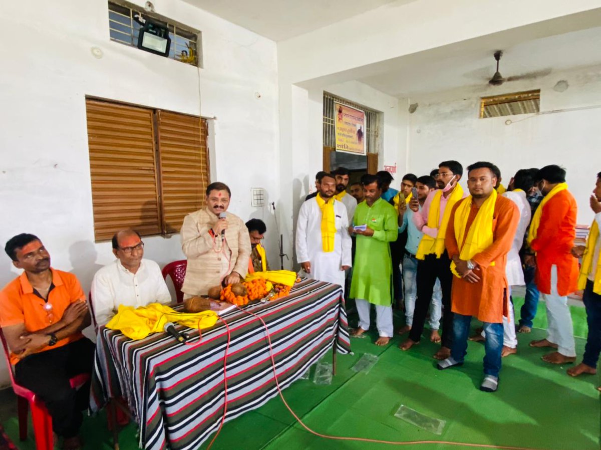 santoshpandey44's tweet image. डोंगरगढ के केदार बाड़ी स्थित ब्राह्मण समाज के विप्र भवन में आयोजित दो  दिवसीय अखण्ड रामायण पाठ कार्यक्रम में शामिल होकर पूजा-अर्चना की व प्रभु श्रीराम से सभी के स्वस्थ एवं खुशहाल जीवन के लिए प्रार्थना किया और प्रसाद ग्रहण किया।