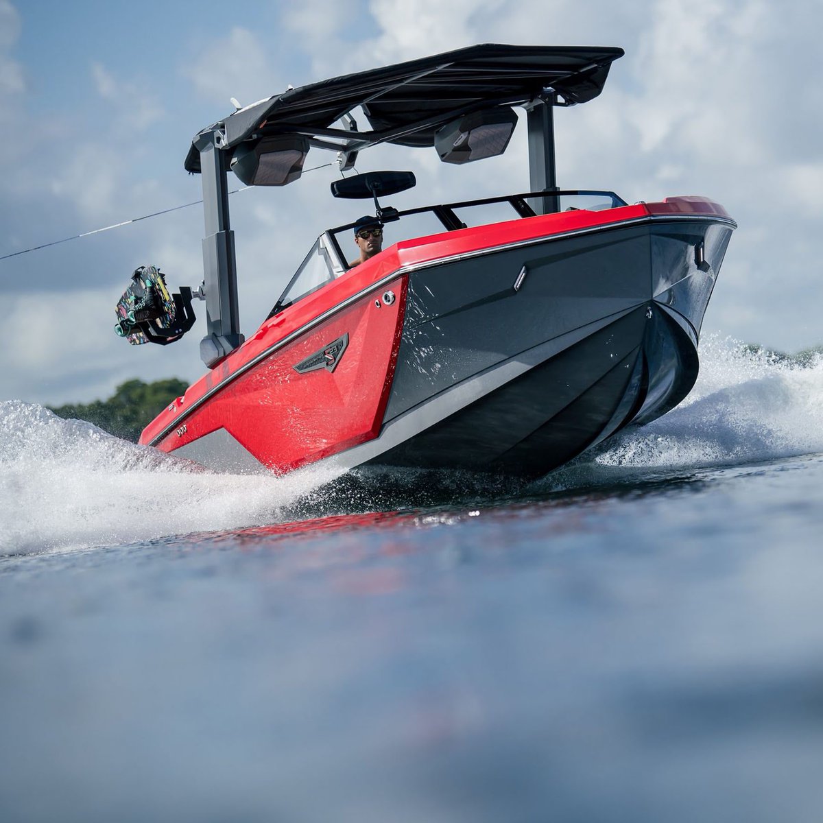 NauticForce's tweet photo. Nautique crée la surprise avec le tout nouveau #superairnautique S23 !
Voir toutes les nouveautés 2022
👉 https://t.co/ZvVwAwz4n0
📸 S23
🥇2020 Dealer Awards @NautiqueBoats 
📱David | +33 (0)6 27 42 34 59
#wakesurf #wakeboat #sportnautique #nautisme #bateaux https://t.co/HlJSLJpBvm