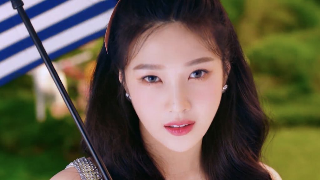 PARKSYLOOKS's tweet photo. ALL EYES ON PARK SOOYOUNG!! https://t.co/aMpjidbeib
