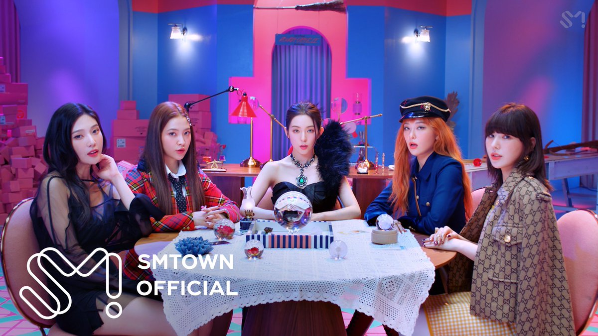 5RVLATAM's tweet photo. Tras 602 días ¡@RVsmtown finalmente está de vuelta! Su sexto mini-álbum ‘Queendom’ ya se encuentra disponible en todas las plataformas al igual que el MV title 💗💛💙💚💜

🎬: https://t.co/Ca9cU47v9o
🎧: https://t.co/n6nwDrCW87

QUEENDOM IS OPEN
#레드벨벳_퀸덤_가보자고 https://t.co/fMdzNHjreE