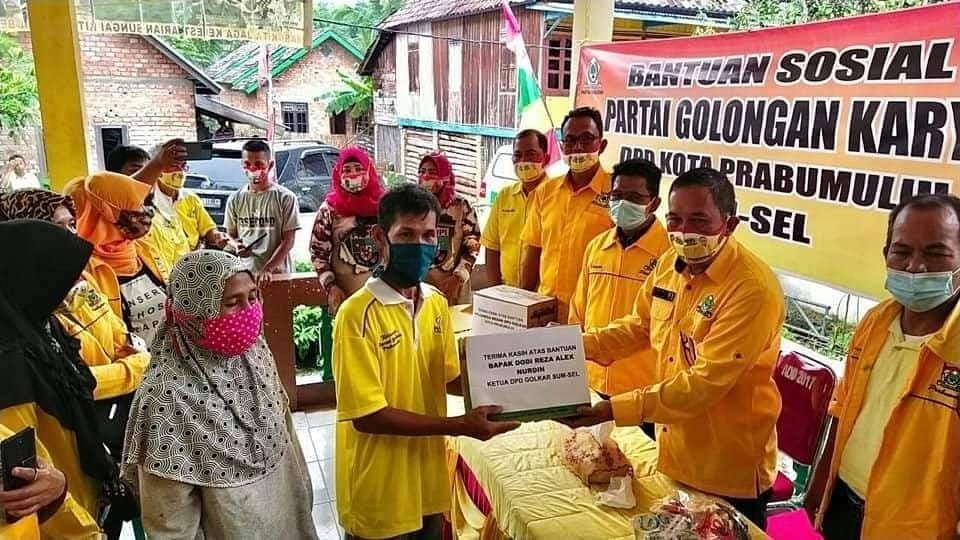 1ms1C's tweet photo. Banyak kader @PartaiGolkar yg turun langsung berbagi di daerah - daerah. 

Keren Golkar #MerdekaBerbagi 👍
@na_nurularifin 
@acehasan76 
@fraksigolkar https://t.co/0BUkjEfgRv
