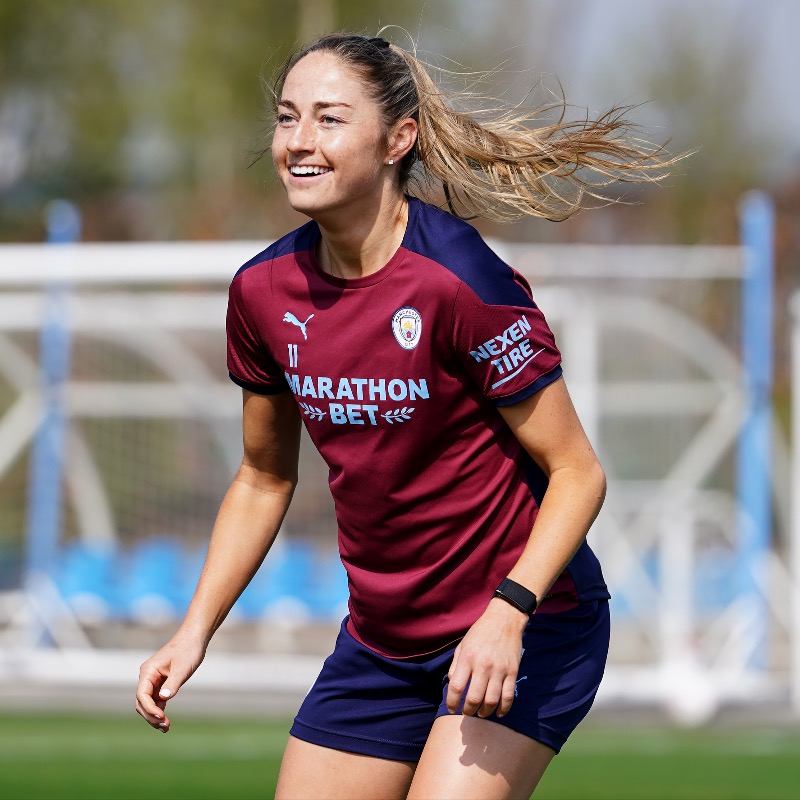 ManCity's tweet photo. “As a forward, I’m already rubbing my hands together to have that midfield behind me!” 😆

@janinebeckie gives her verdict on our new recruits! 🗣

🔷 #ManCity | https://t.co/axa0klD5re