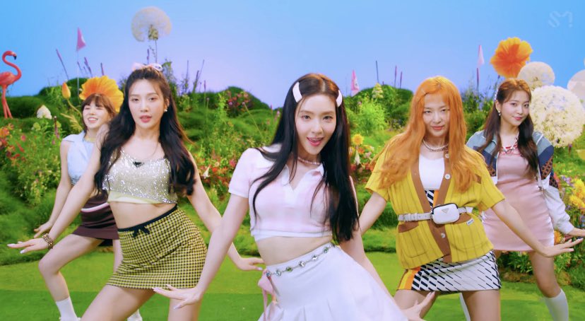 RED VELVET IS BACK!! 👑