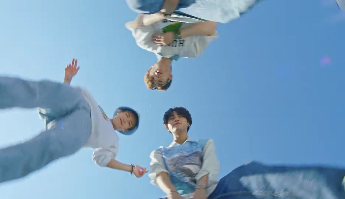 I love how Seonghwa is part of the rap line now 😂 

#SeasonSongs #바다보러갈래 #김종국 #KIMJONGKOOK #ATEEZ #에이티즈