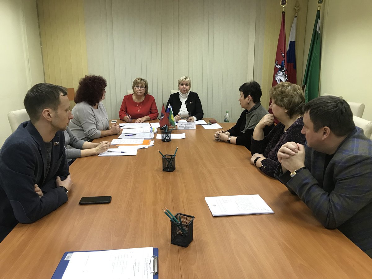 cast7586033's tweet photo. Сегодня на стратсессии еще раз обсудили тему экологии нашего района, а именно об ужесточении ответственности за несоблюдение норм по вредным выбросам в атмосферу и внесли предложение в народную программу.
#ВместеСМосквой #ШтабОбщественнойПоддержки #ШтабЕР 
#НароднаяПрограмма https://t.co/duAuuC3CIR
