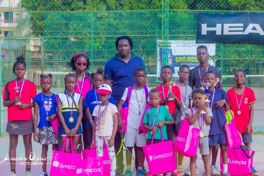 ATS_AFRIQ's tweet photo. Bonjour chers tous,
La 2e édition du tournoi de tennis, OPEN ATS-AFRIQUE, s'est soldée sur un engouement général, en témoigne le sourire radieux des participants et vainqueurs! En images, quelques moments forts de l'événement https://t.co/lt6DdgRumM