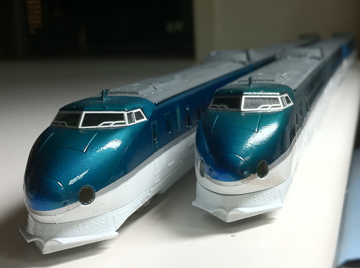 ট ইট র Kouno Tmf Ekr 0系 Fastech カラーです F52編成作成の際の余剰車から塗装変更 シルバー クリアイエロー クリアブルーの缶スプレーの塗り重ねで 特徴的な色を表現しました 写真ではなかなか伝わらないのが残念です Nゲージ 0系 ウソ