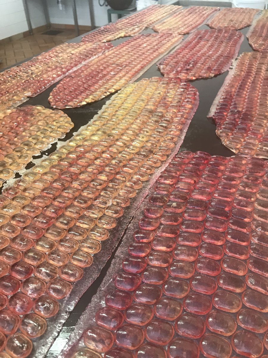 Maisonflorian's tweet photo. Préparation de jolis bonbons saveur abricot 🍑 #candy #Provence #bonbons #100ansFlorian #CotedAzurFrance https://t.co/0wcXpd0feN