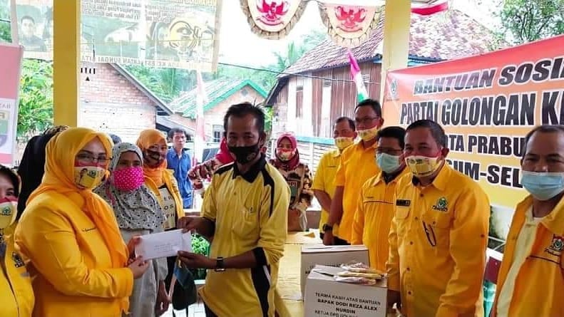 Selena_imut's tweet photo. Golkar emang juara..Indonesia tangguh...#MerdekaBerbagi https://t.co/a5DekcNWA6