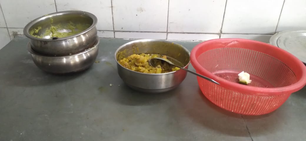 ApdjIrtcso's tweet photo. @drm_apdj 
@drm_kir 
@IR_CRB
@gm_nfr 
@SrdcmKir
Conditions of TTE rest room at NJP
No AC as per railway board order 
No cleanliness and hygiene at all
No security Guard in day shift
Insufficient no of chairs 
Stop entry of non ticket checking staff 
Look into the matter please. https://t.co/dA5xbCQQwf