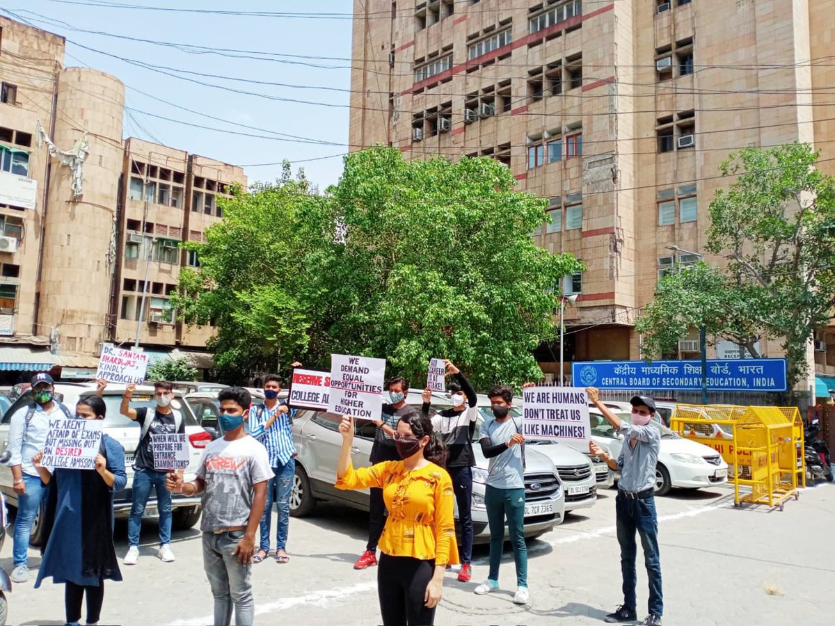vineet71375848's tweet photo. Private candidates are protesting from morning 11:00 clock for justice and equality @cbseindia29 should look into it and take a wise and student friendly decision @vani_mehrotra @NidhiTanejaa @abhishekbscllb @ActivistSukhpal @AdvMamtaSharma @kitaab31 @IndiaAheadNews @anubha1812 https://t.co/sfTIIoBxFS