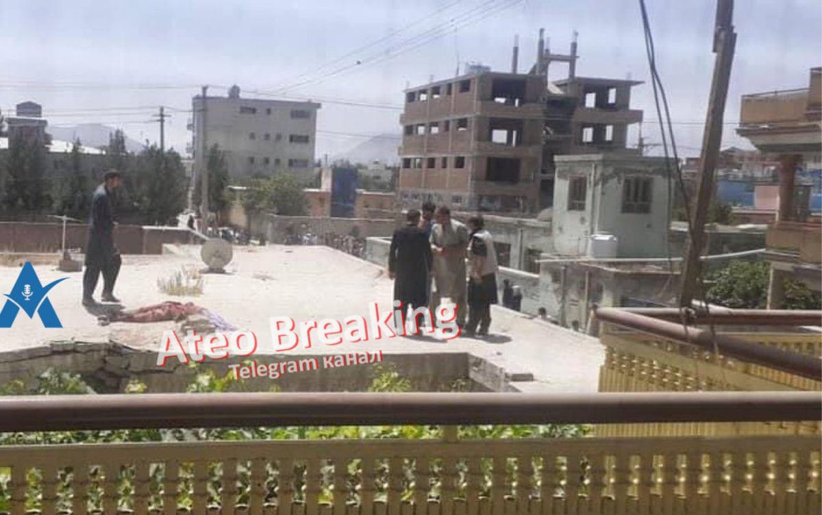 Выпавший из самолета. Пилота выбросило из самолета на высоте 5000. Стюардесса выпала из самолета. Девушка выпала из машины. Застукали в самолете.