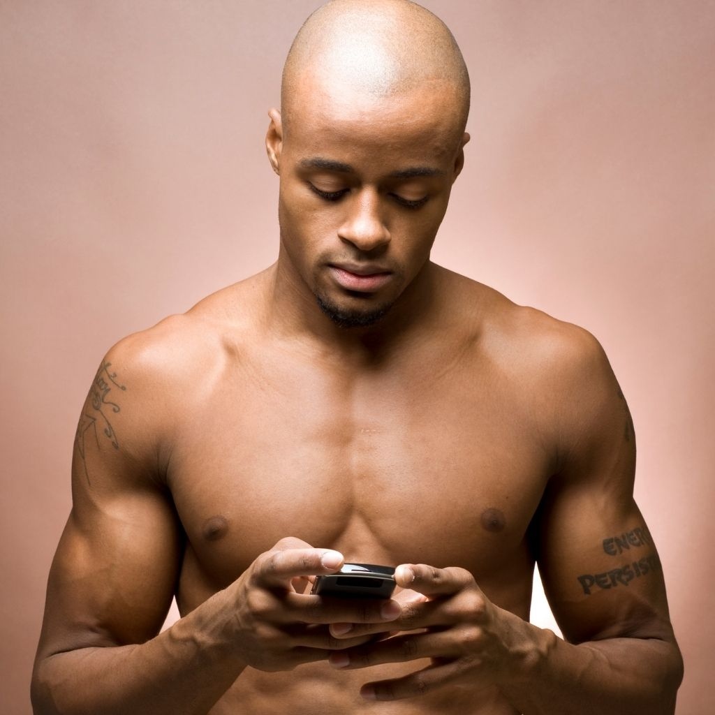 HeadBlade's tweet photo. Show us how you HeadBlade, what are your favorite shaving tips or tricks? Just use water or do you use cream or lather? Tell us in the comments and tag us in your pics. 📸
#razor #baldguy #baldheads #baldy #baldmodel #baldbychoice #scally #shaving #hairlosssolution #headblader https://t.co/UzKnVn0VUF