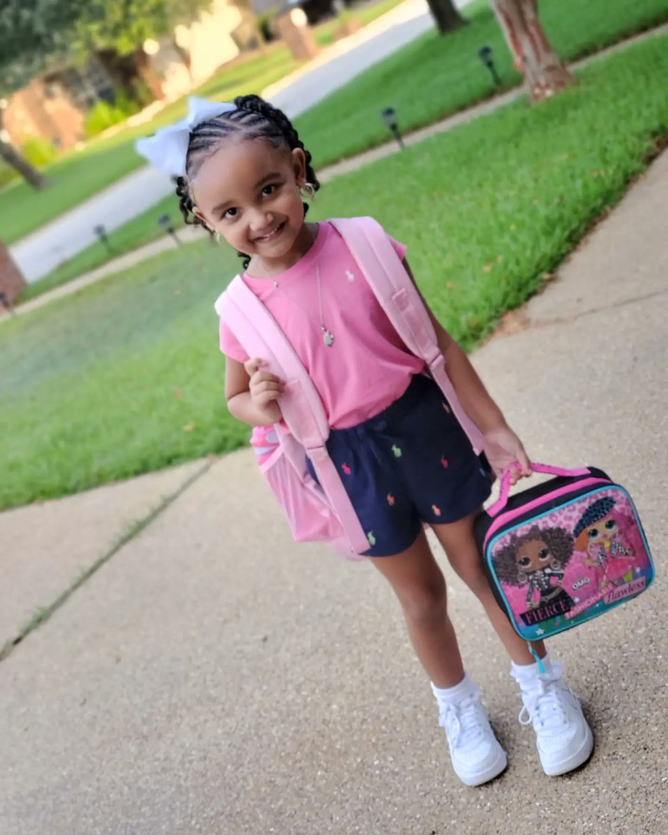 CoachJ_HAM's tweet photo. Aría heading off to school!!
#Day1 #LastOfTheCrew https://t.co/kH6041bt6E