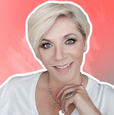 A  #NewProfilePic seemed like an  appropriate response to the lovely but unexpected introduction by <a href="/tweetinggoddess/">Samantha Kelly Media</a> - a bit like running upstairs to put pants on when someone arrives unexpectedly at your house! 😳😉